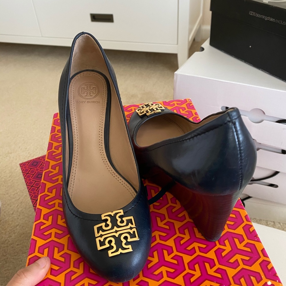 Toy Burch wedges